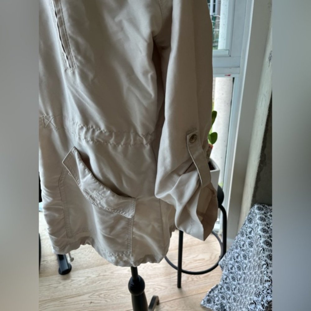 Lightweight jacket, size Large - Picture 4 of 11